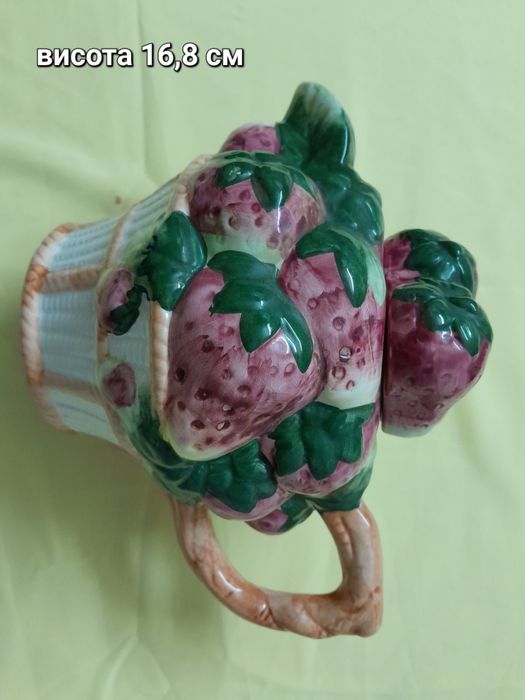 Чайник декоративний , полуниці