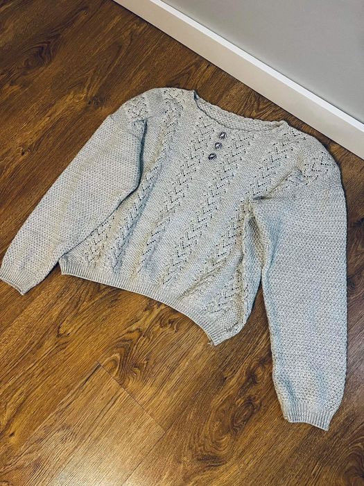 Beżowy sweterek zimowy krótki oversize piękny