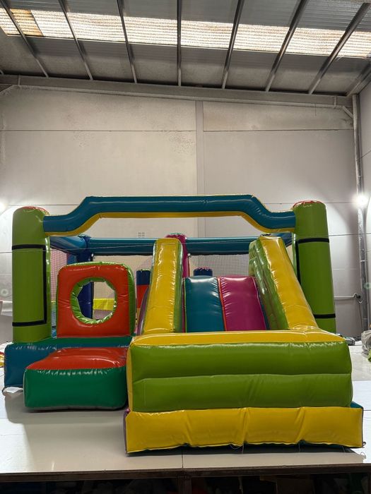 Insuflável Mega Jump - Aluguer para festas e eventos