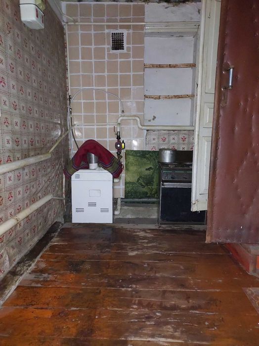 Продається 1/2 будинку.