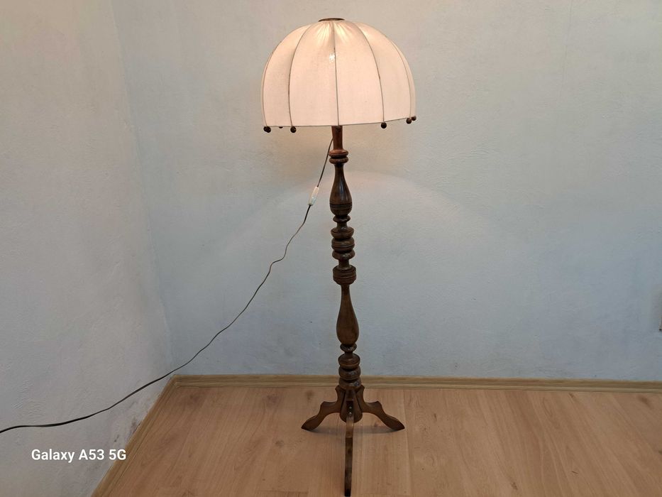 Lampa podłogowa drewniana toczona z abażurem