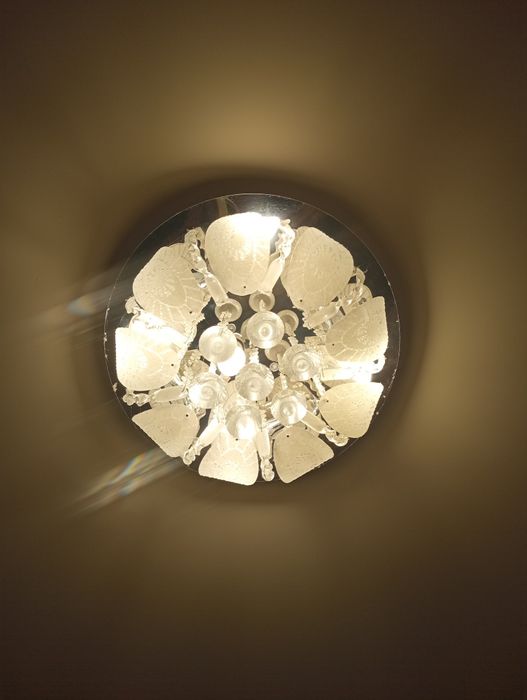 Продам б/у люстру в гарному стані