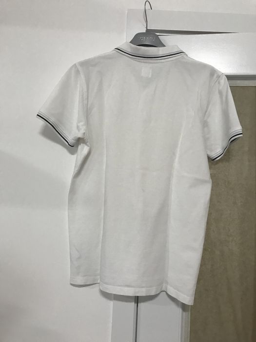 Polo branco, marca Saccor
