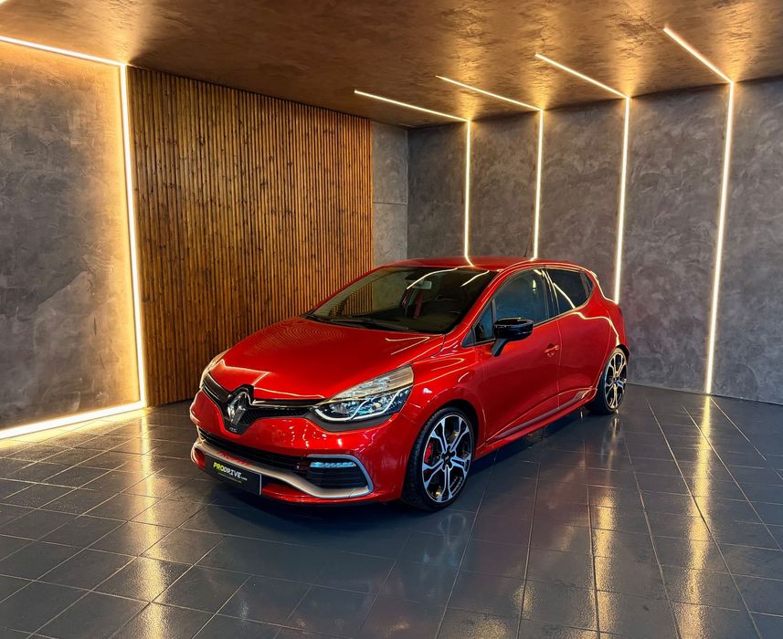 Renault Clio TCe 220 EDC R.S. Trophy