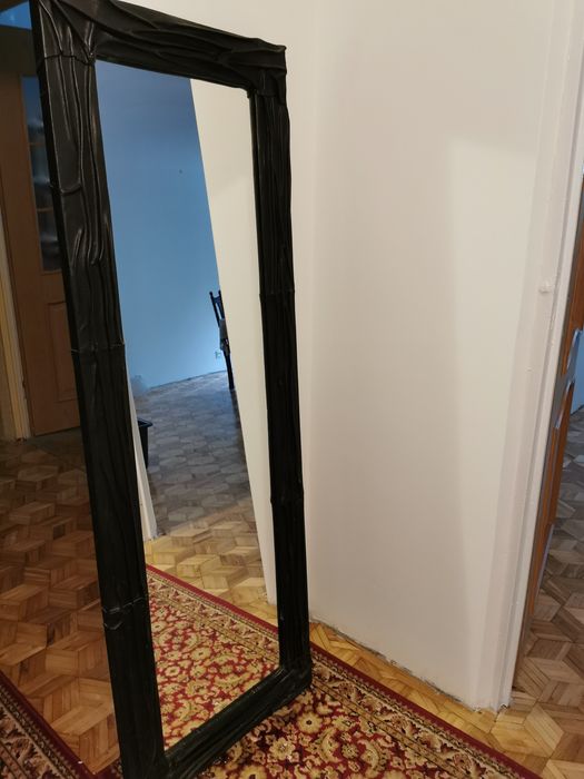 Lustro 160x 60cm, oprawione w skórę.