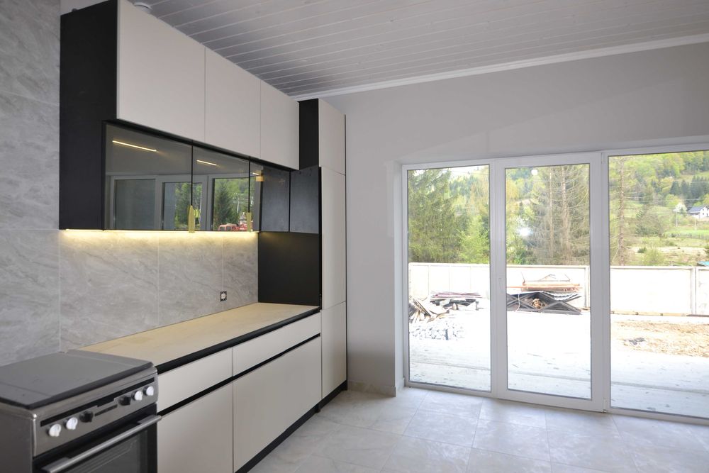 Продається Котедж на 17 номерів. Вигідна інвестиція в Карпатах.(63)