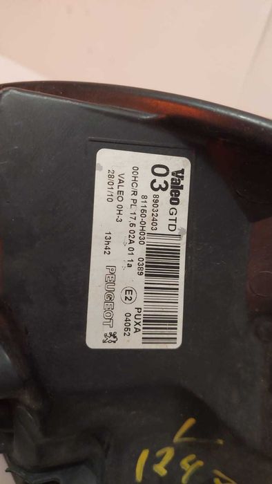 Lampa lewa przód Peugeot 107  2010r Europa