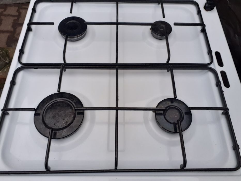 Sprzedam białą kuchenkę gazową MPM.