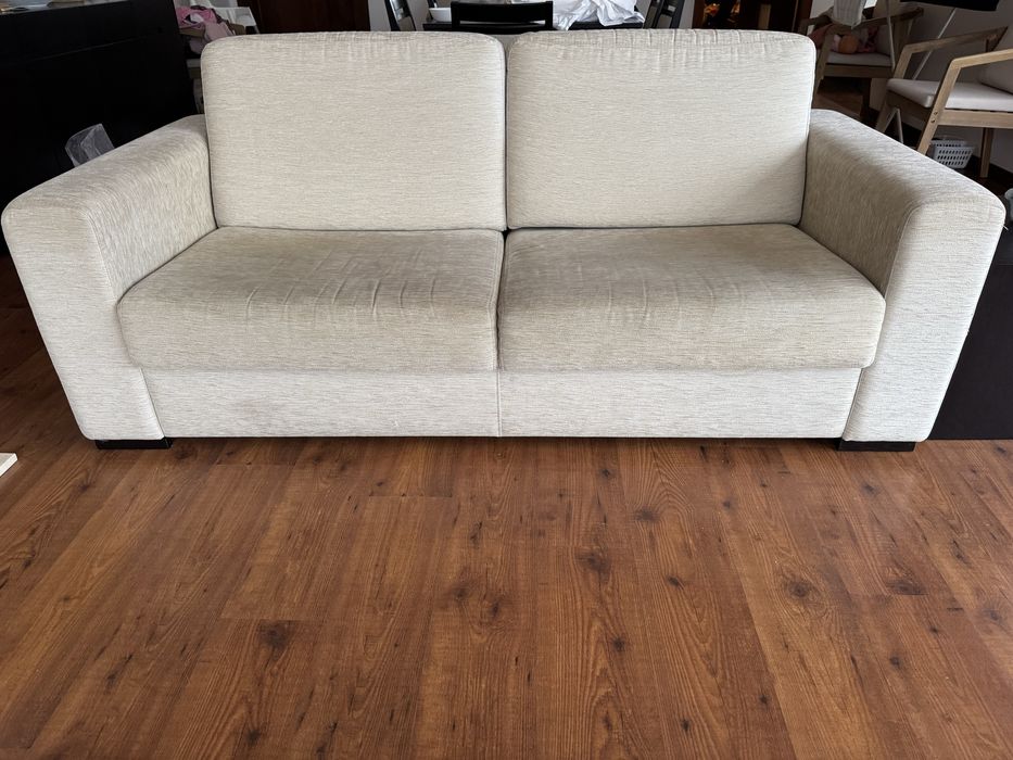 Sofa em tecido lavavel creme