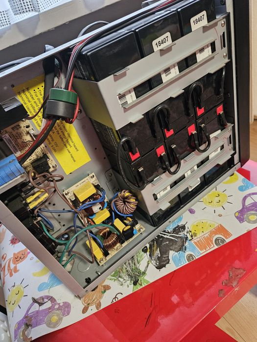 3000VA.2400W.Duży,mocny.Zasilacz awaryjny UPS Power Walker