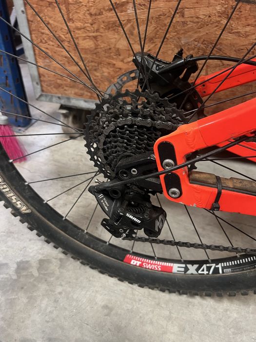 Bicicleta banshee rune mullet