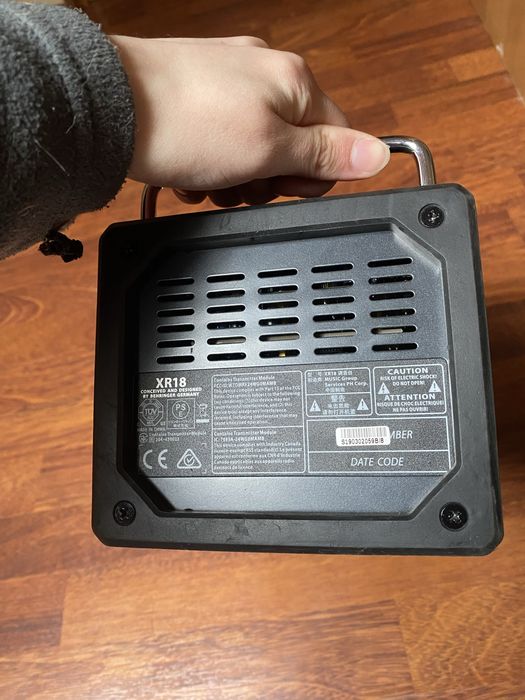 Мікшерний пульт Behringer XR18 X-Air