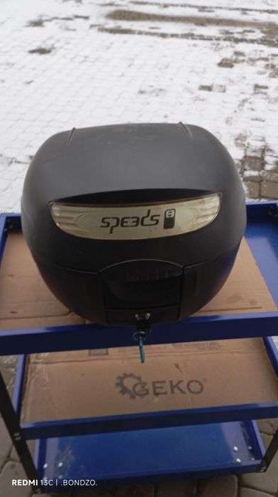 Sprzedam kufer na kask.