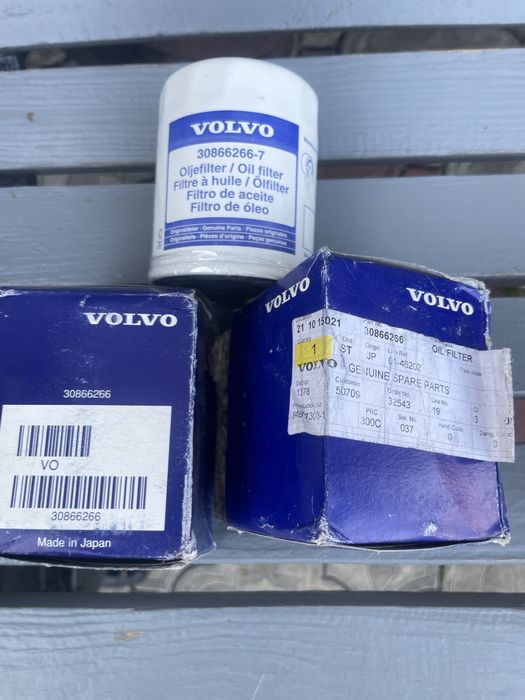 Масляний фільтр на авто VOLVO 30866266-7