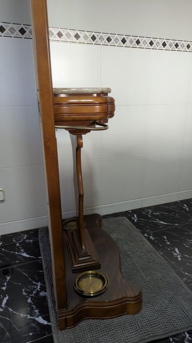 Móvel de entrada com espelho
