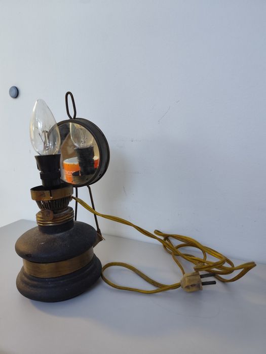 Lampka elektryczna przerobiona lampa naftowa