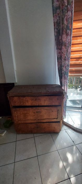 Stara komoda do renowacji