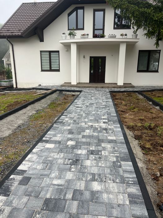 Професійне вкладання бруківки