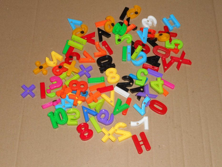 Цифры и знаки для обучения считать