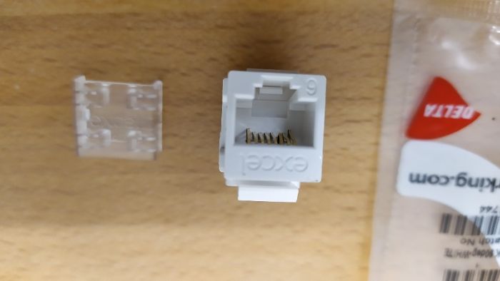 Conetor RJ 45 novo