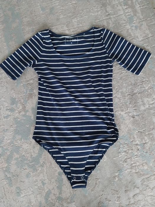 Body granatowe w paski rozmiar xs krotki rekaw