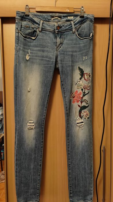 Calças de ganga marca Salsa.