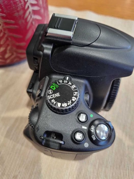 Nikon D5000 + Lente 18-55mm VR + Filtro UV + Acessórios | Excelente