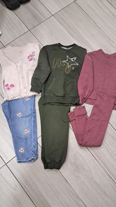 Продам костюмчики для дівчинки