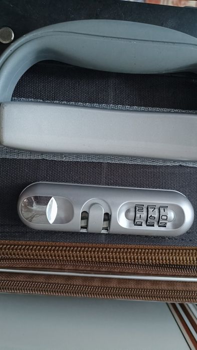 Mala de viagem c/trolley, de cor preta e cinza, (nunca usada))