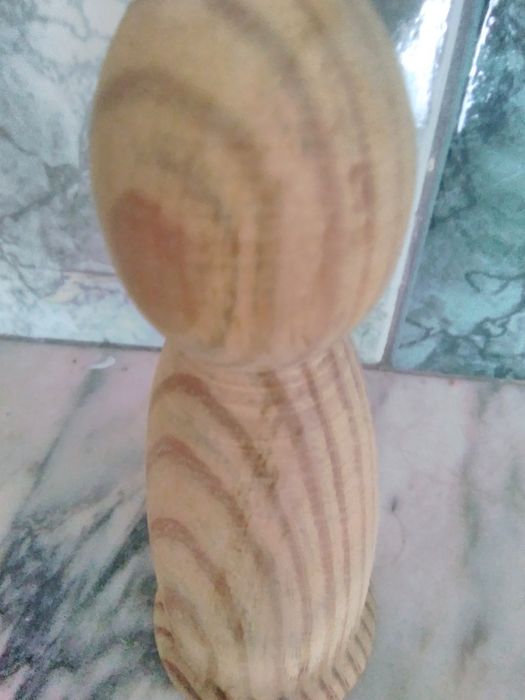 Pratos e bonecos de madeira para pintar