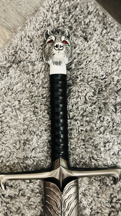 Réplica decorativa da espada Garra (Longclaw) do Jon Snow, de Game of Thrones.