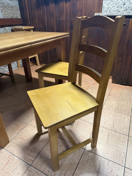 Mesa extensível com 4 cadeiras