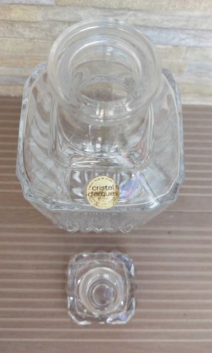 Vende-se Garrafa de Cristal426133263987527681