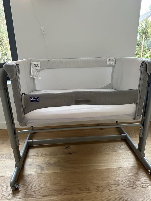 Łóżeczko Chicco Next2Me  ( Next to me ) Magic karuzela gratis