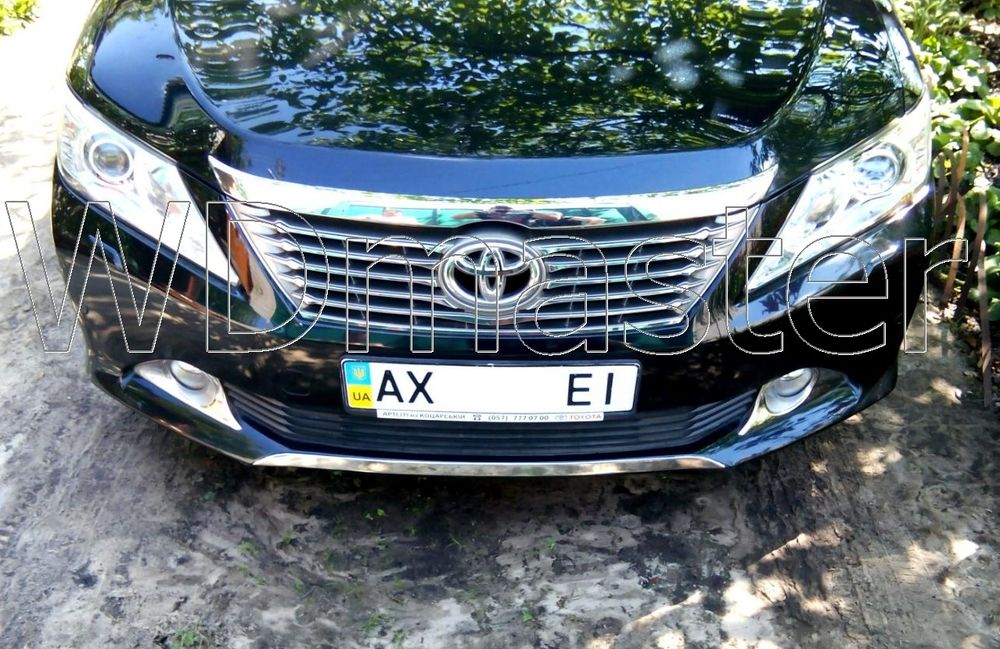 Накладка на передний бампер для Toyota Camry XV 50 (два варианта)