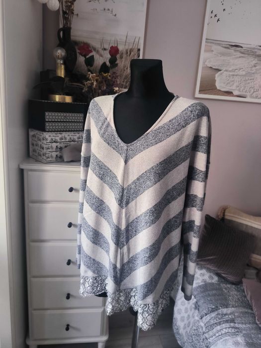 Sweter w paski w literę V, sweter z ażurową koronką, r. 46-48