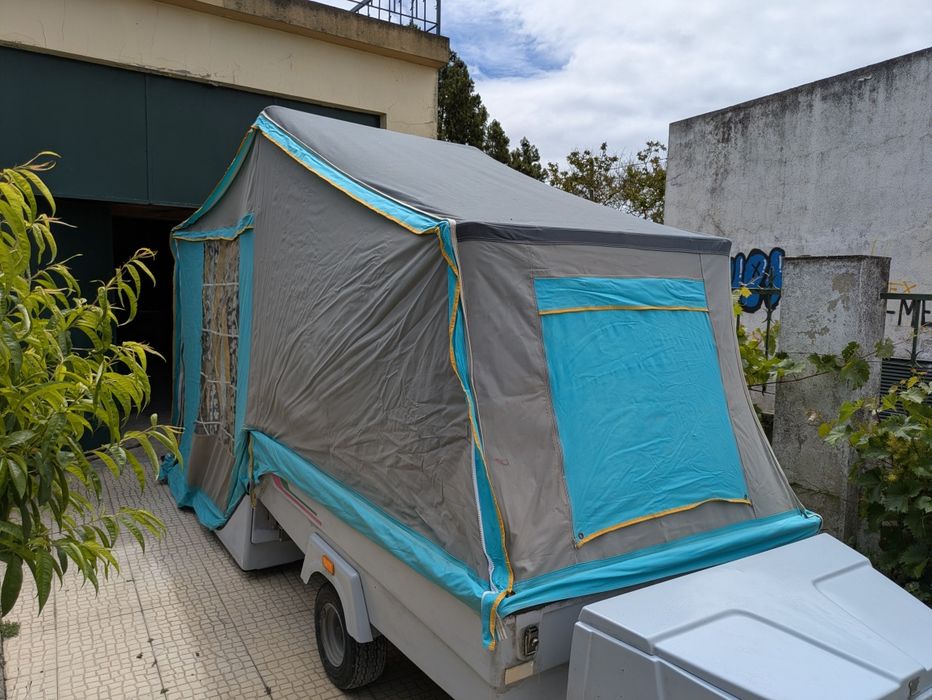 Tenda com atrelado