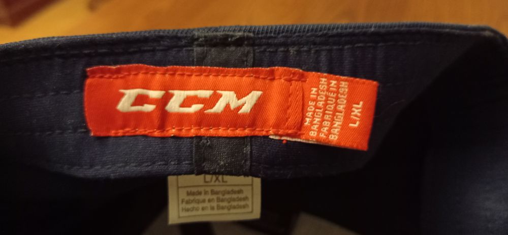 Czapka z daszkiem - 25 zł