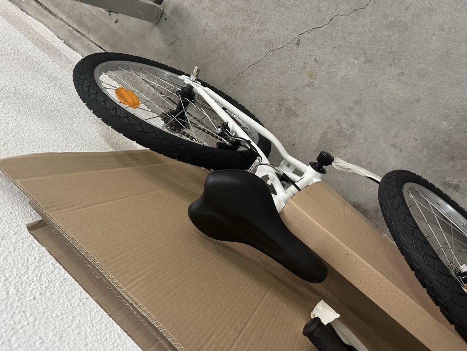Bicicleta NOVA branca 20”