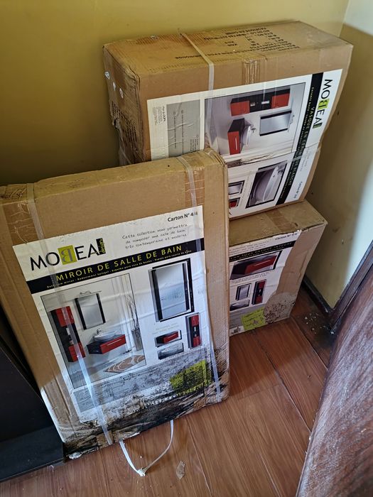 Vários móveis e utensílios para a casa