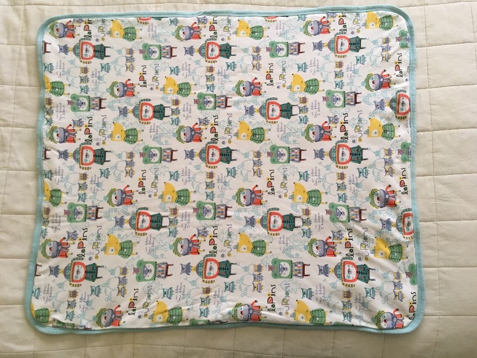 Colcha/manta acolchoada em algodão 68,5 x 80cm. 2 padrões