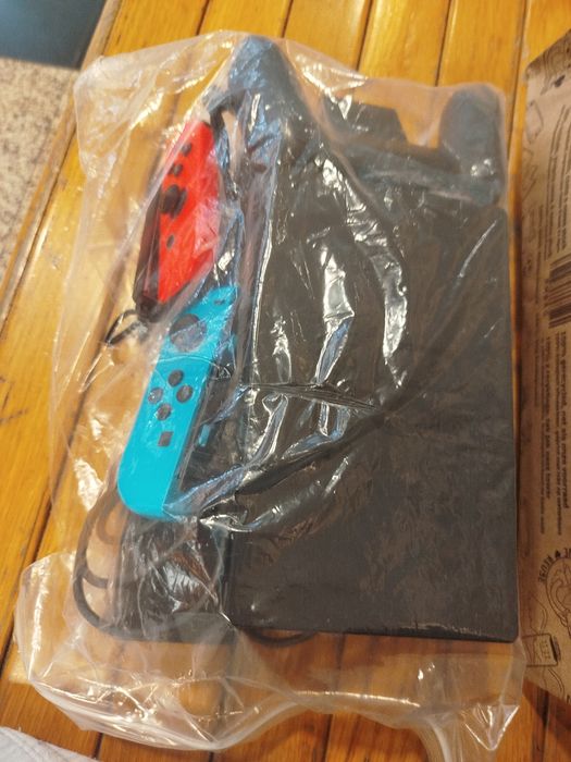 Nintendo Switch em ótima qualidade + 2 Joy-cons Oficiais