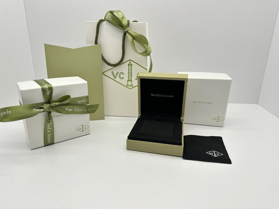 Коробок під скрежки,підвіс,браслет Ван Кліф Van Cleef&Arpels.