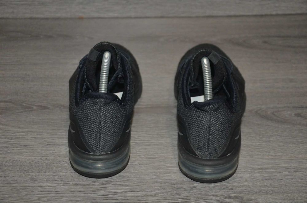 Продам кросівки Фірма NIKE AIR MAX SEQUENT .