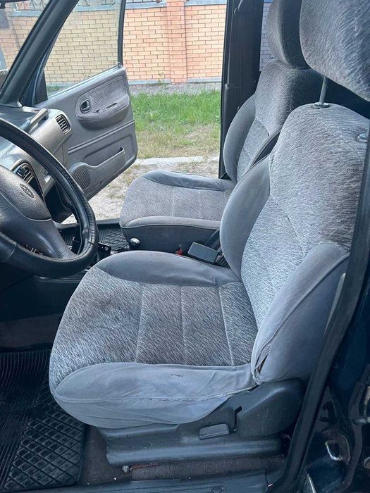 Продам КIA Спортедж 1996 року на повному ходу.до ноября по техпаспорту 2700дол