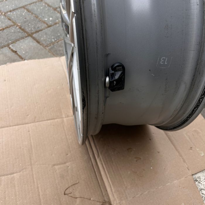Jante 17” BMW original, com centro e válvula