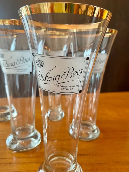 Conjunto de copos de cerveja antigos