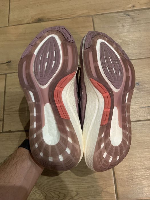 Жіночі кросівки Adidas Ultraboost 22