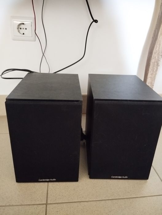 Gira Discos Novo Cambridge Audio com Amplificador e Colunas