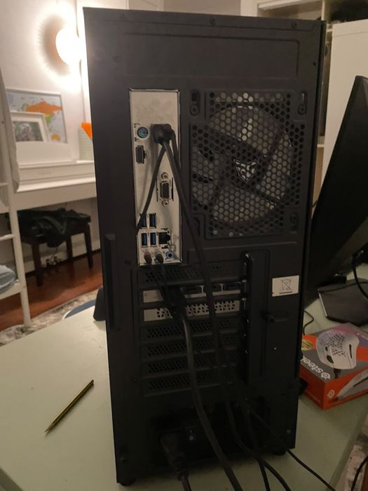 Estou a vender um computado Game-PLay, AMD Ryzen 5 (5500); Comprei-o há 6 meses.